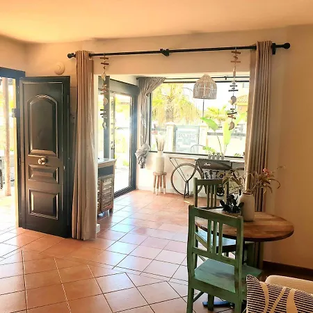 Wind Sheltered, Big Chill Out,3 Rooms,2 Bath *